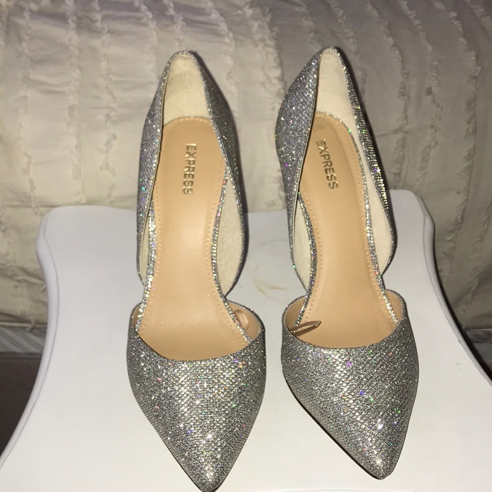 Sparkly pointed toe heels!